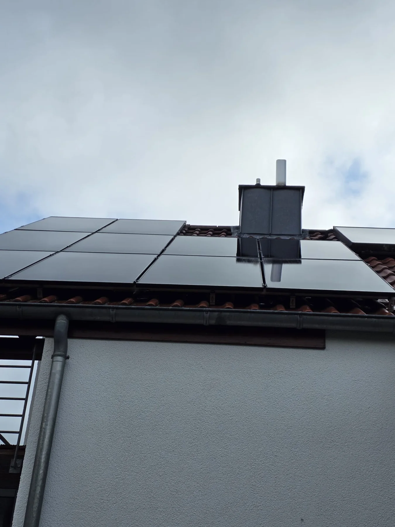 Solar- und Fassadenbereich nach der Reinigung